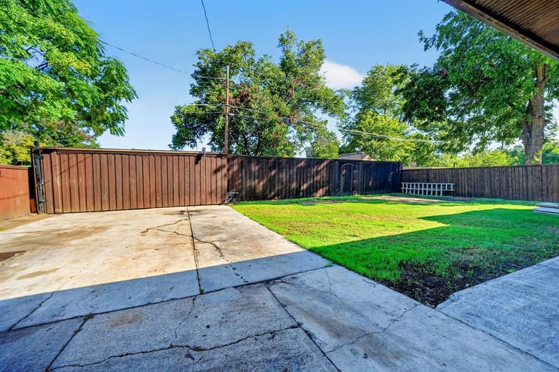 1813 Baxley Drive, Carrollton TX 75006 - Photo 25