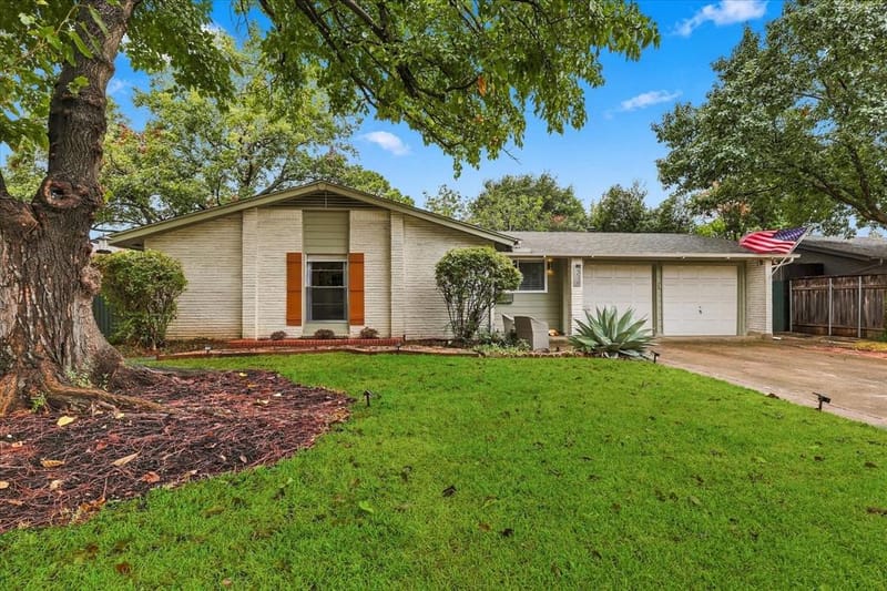306 W Northgate Drive, Irving TX 75062 - Photo 2