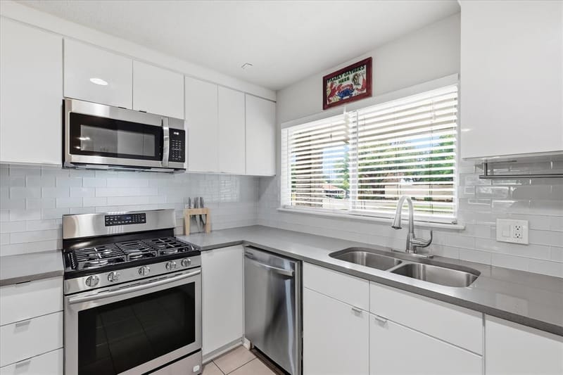 306 W Northgate Drive, Irving TX 75062 - Photo 12