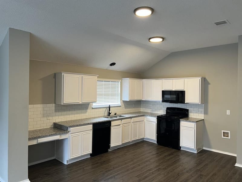311 Dakota Drive, Arlington TX 76002 - Photo 5