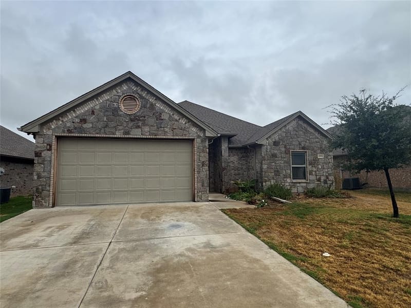 3205 Windcrest Drive, Granbury TX 76049