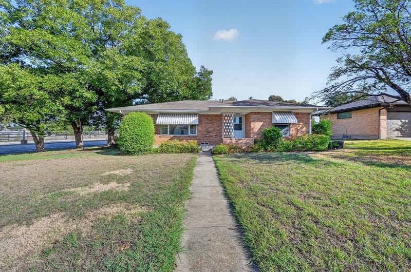 301 Hillcrest Avenue, Richardson TX 75081 - Photo 2