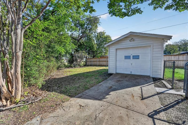 301 Hillcrest Avenue, Richardson TX 75081 - Photo 17