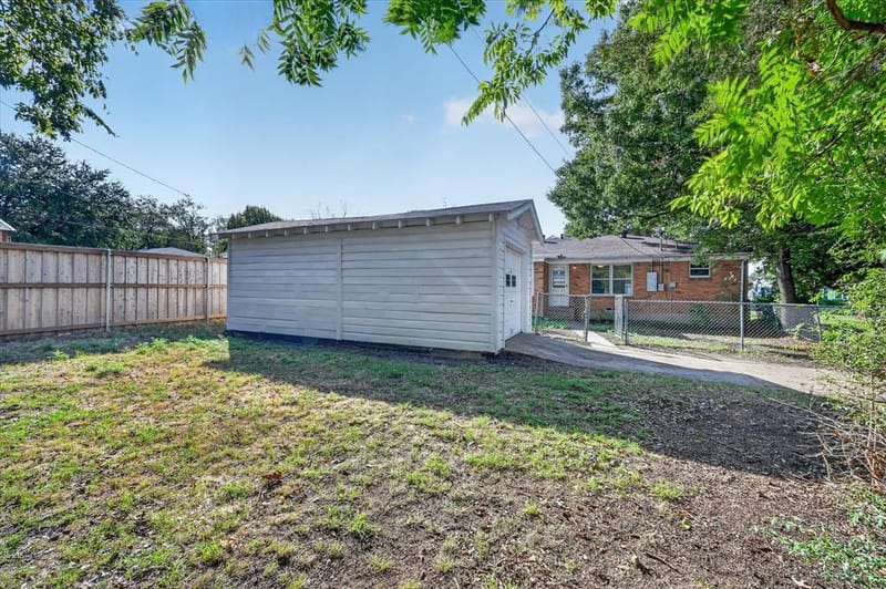 301 Hillcrest Avenue, Richardson TX 75081 - Photo 18