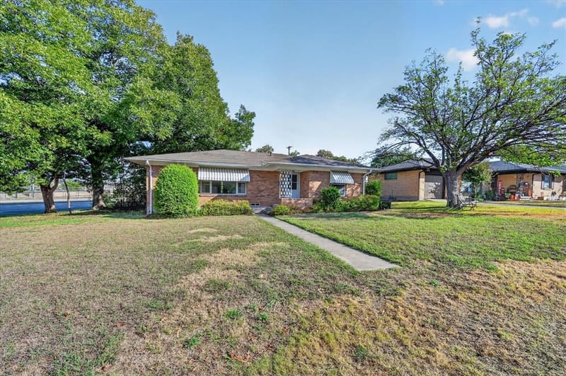 301 Hillcrest Avenue, Richardson TX 75081 - Photo 4