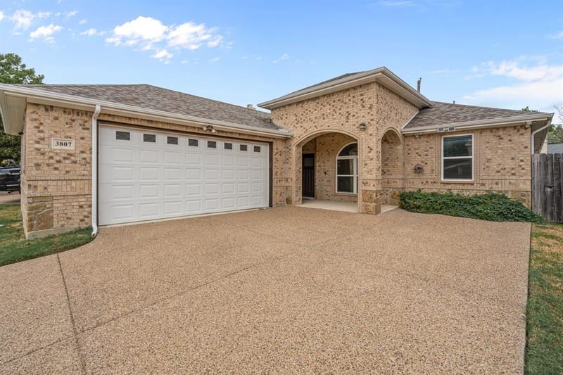 3807 Winding Road, Arlington TX 76016 - Photo 2