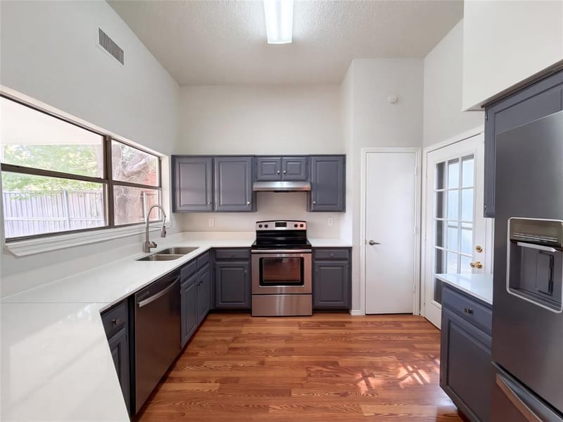 1015 Astaire Avenue, Duncanville TX 75137 - Photo 6