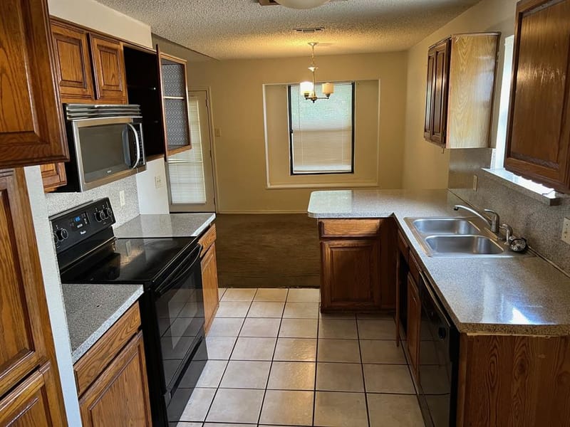 5014 Osage Drive, Arlington TX 76018 - Photo 4
