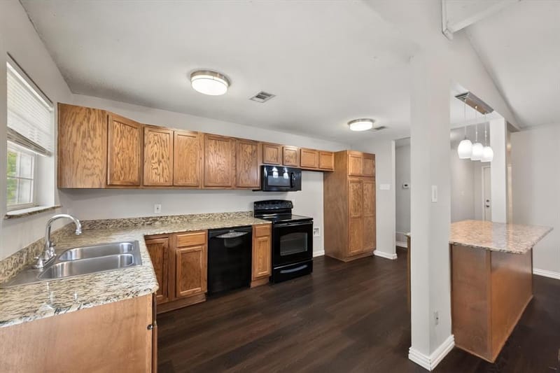 5707 Elm Branch Drive, Arlington TX 76017 - Photo 4
