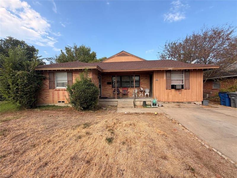 5725 Lazy River Drive, Dallas TX 75241