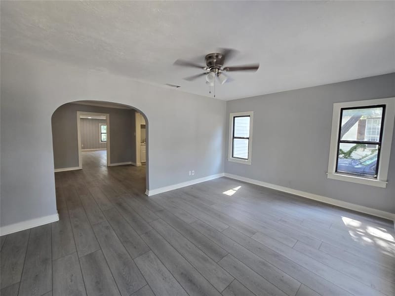 314 W Clarendon Drive, Dallas TX 75208 - Photo 2