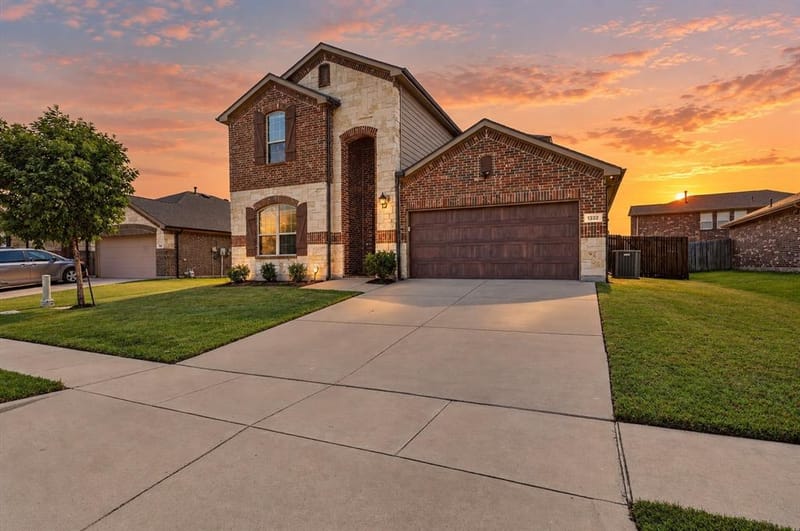 1332 Foxglove Lane, Burleson TX 76028 - Photo 2