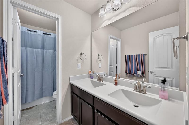 1332 Foxglove Lane, Burleson TX 76028 - Photo 10