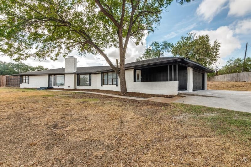 325 Crescent Drive, Grand Prairie TX 75050 - Photo 2