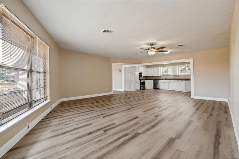 325 Crescent Drive, Grand Prairie TX 75050 - Photo 7