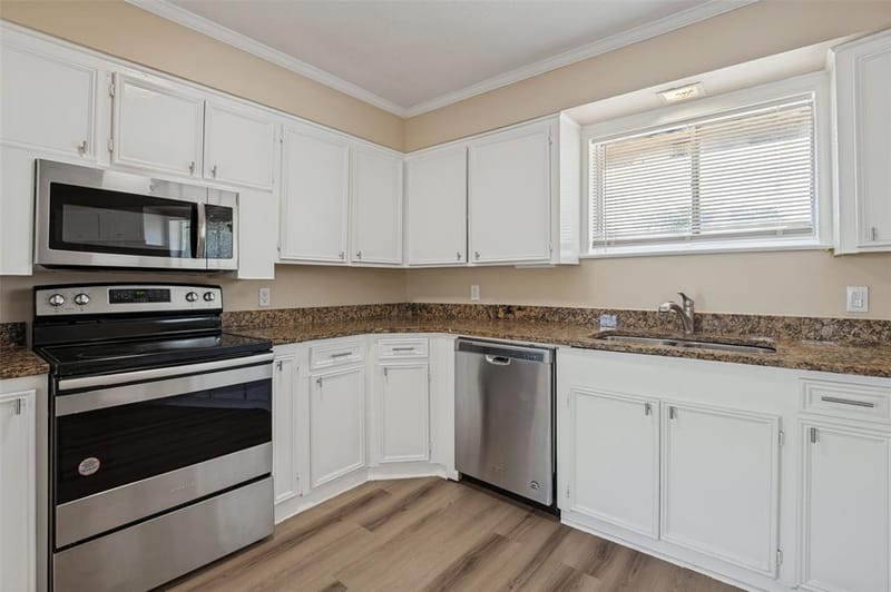 325 Crescent Drive, Grand Prairie TX 75050 - Photo 10