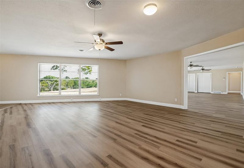325 Crescent Drive, Grand Prairie TX 75050 - Photo 8
