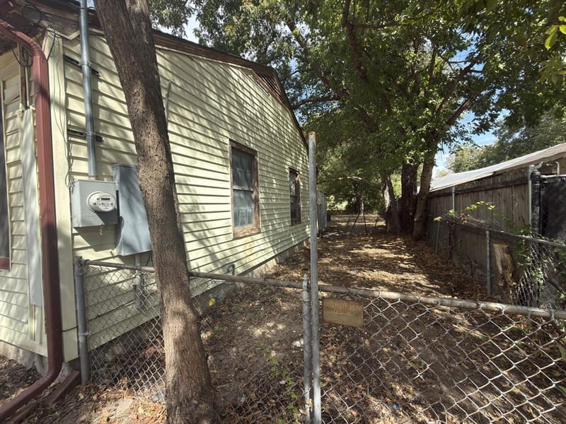 8367 Transit Street, Dallas TX 75217 - Photo 16