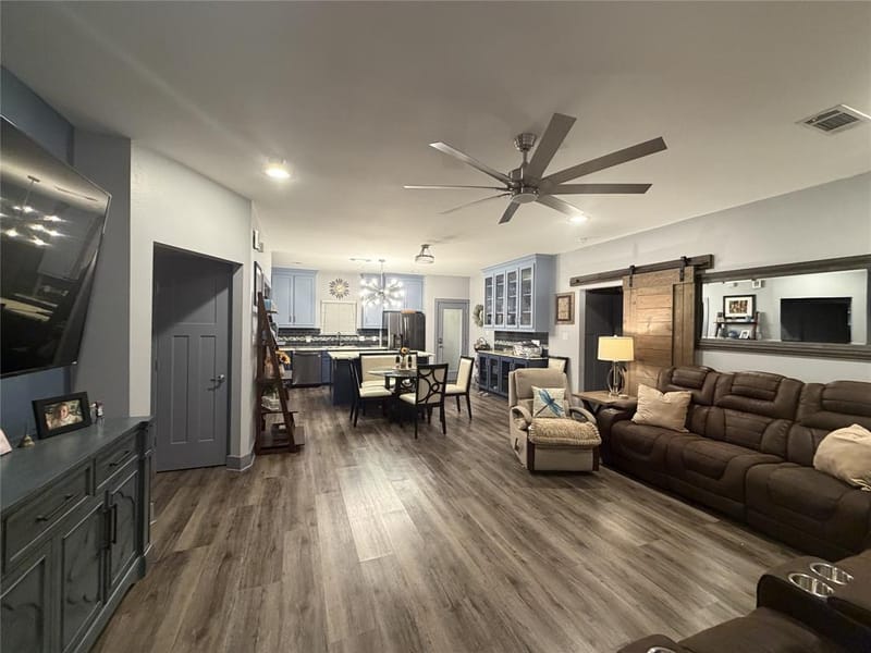 1338 S Pine Street, Grapevine TX 76051 - Photo 2