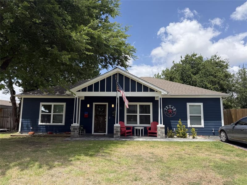 1338 S Pine Street, Grapevine TX 76051