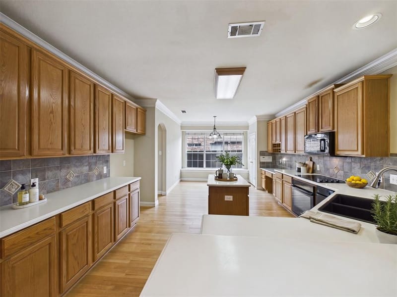9854 Deerfield Drive, Frisco TX 75033 - Photo 9