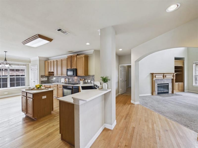 9854 Deerfield Drive, Frisco TX 75033 - Photo 8