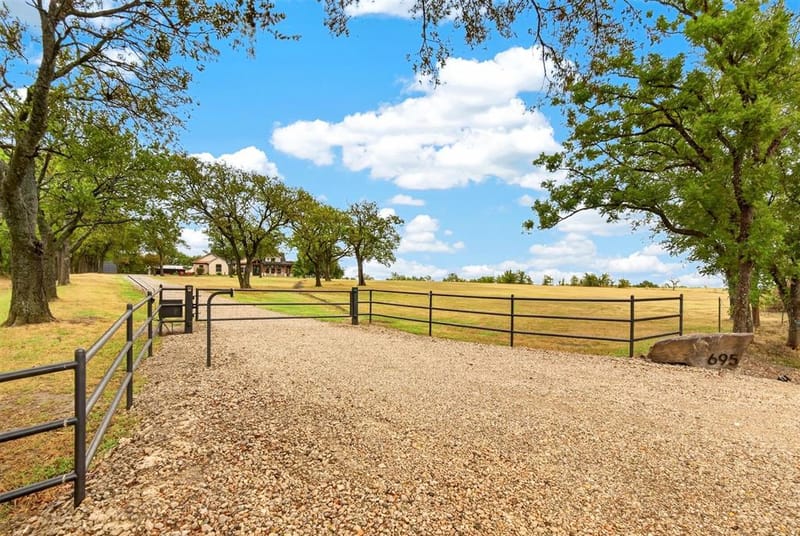 695 Harris Lane, Whitewright TX 75491 - Photo 2
