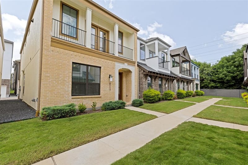 8117 Radnor Road, Dallas TX 75231 - Photo 2