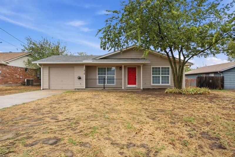 1416 N Rusk Street, Weatherford TX 76086