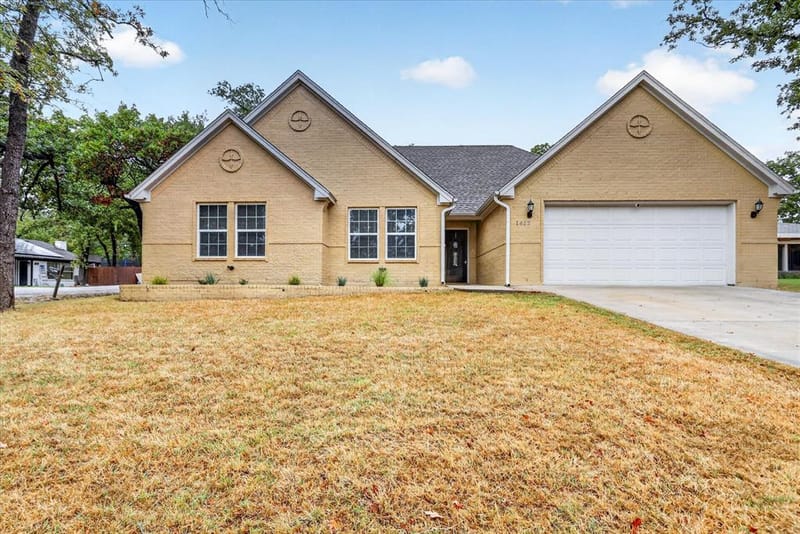 1612 Tanglewood Drive, Azle TX 76020