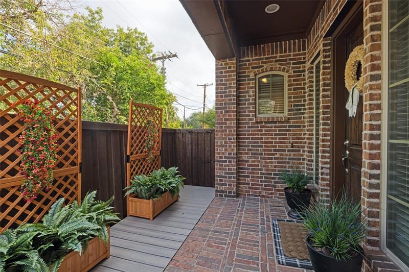 8686 Thorbrush Place, Dallas TX 75238