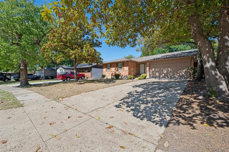 8819 Graywood Drive, Dallas TX 75243 - Photo 2