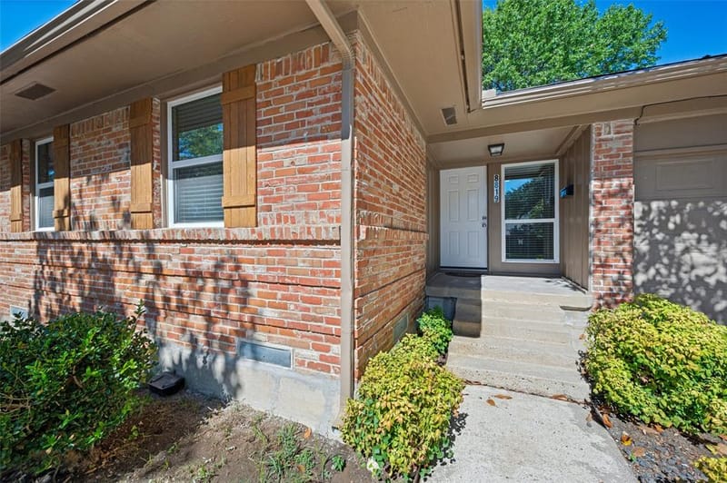 8819 Graywood Drive, Dallas TX 75243 - Photo 4