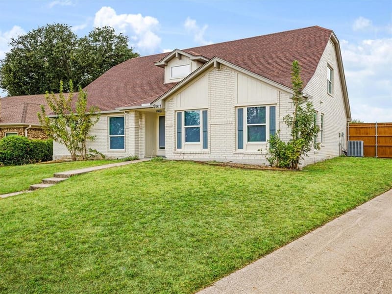 2911 Creekside Court, Carrollton TX 75007 - Photo 3