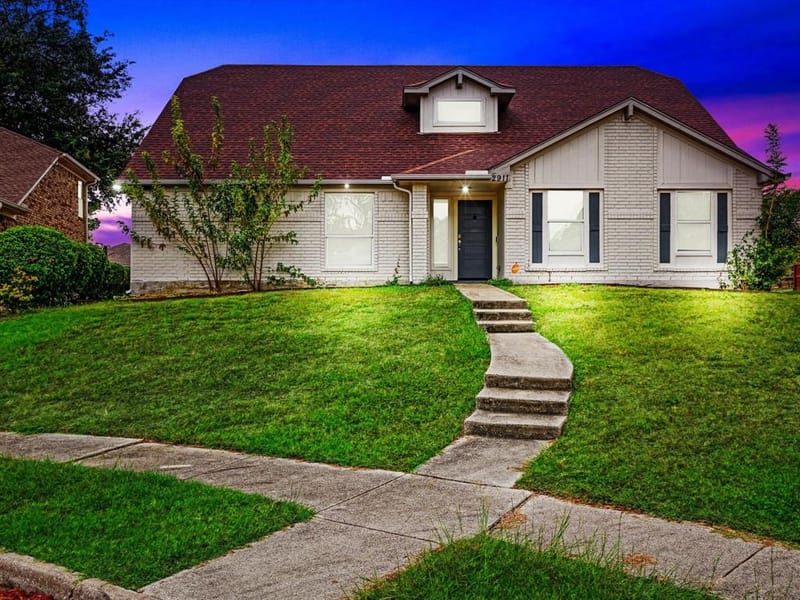 2911 Creekside Court, Carrollton TX 75007