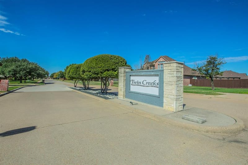 120 Crestbrook Court, Midlothian TX 76065 - Photo 32