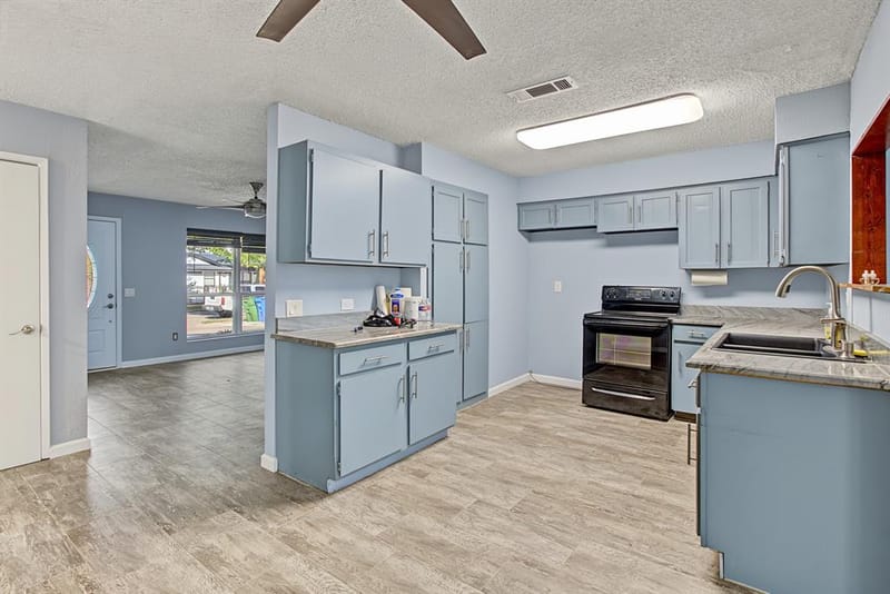 4716 Kyle Drive, Balch Springs TX 75180 - Photo 10