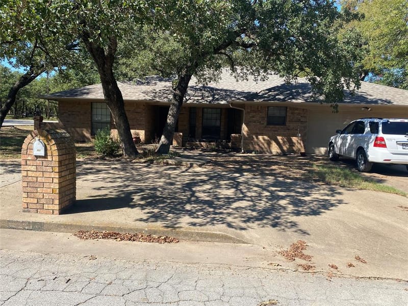 501 Mesquite Street, Mineral Wells TX 76067 - Photo 3