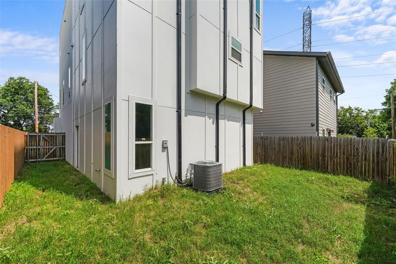 3142 Harmon Street, Dallas TX 75215 - Photo 30