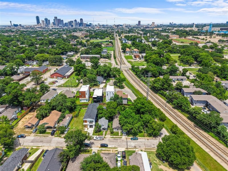 3142 Harmon Street, Dallas TX 75215 - Photo 38