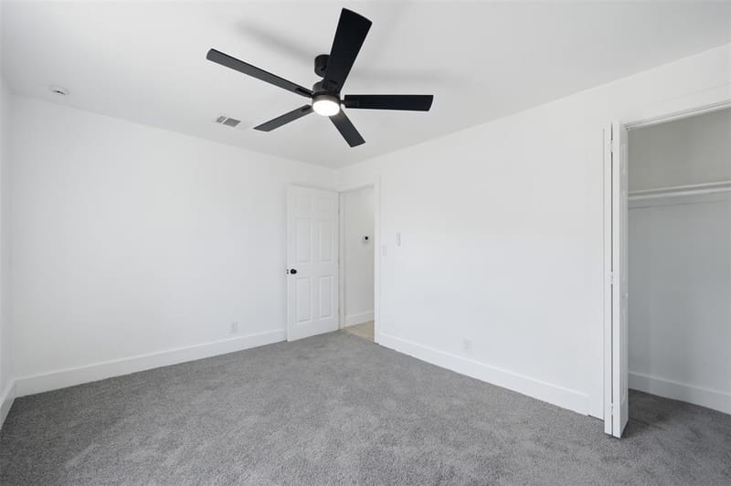 905 E Shaw Street, Fort Worth TX 76110 - Photo 12