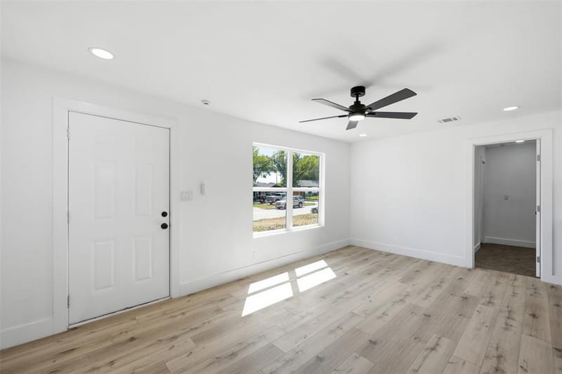 905 E Shaw Street, Fort Worth TX 76110 - Photo 3