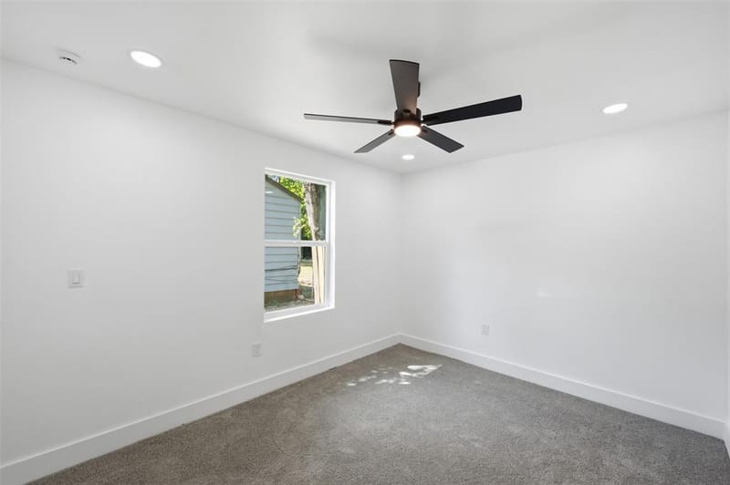 905 E Shaw Street, Fort Worth TX 76110 - Photo 15