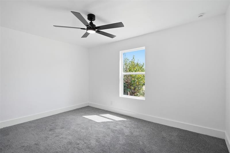 905 E Shaw Street, Fort Worth TX 76110 - Photo 11