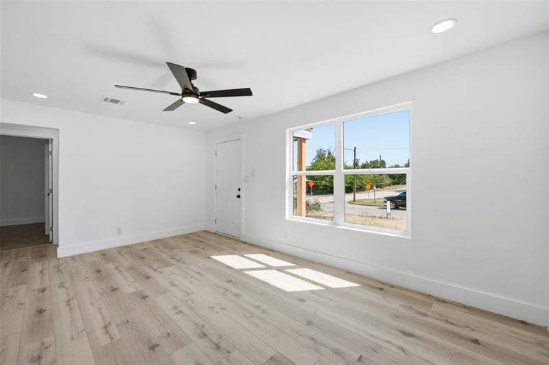905 E Shaw Street, Fort Worth TX 76110 - Photo 4