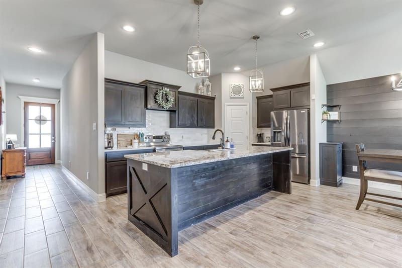 101 Buckeye Drive, Weatherford TX 76086 - Photo 2