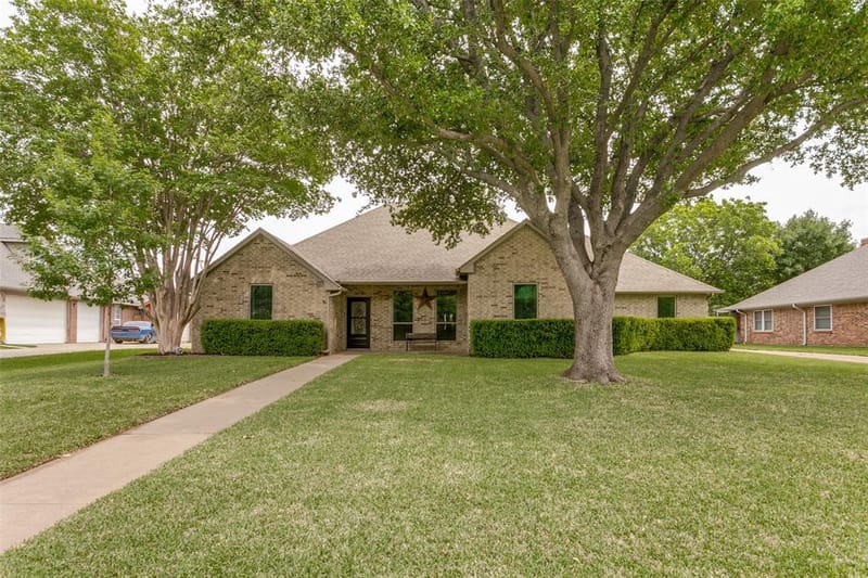 1913 Quail Run Drive, Corinth TX 76208 - Photo 2