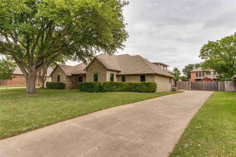 1913 Quail Run Drive, Corinth TX 76208