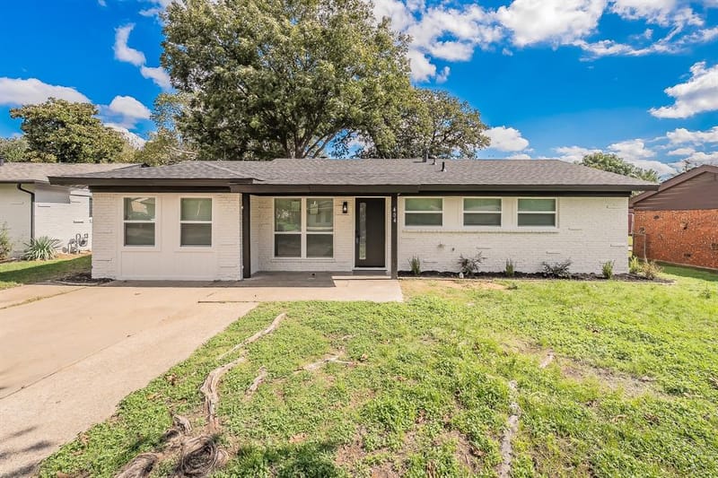 404 Simmons Drive, Hurst TX 76053