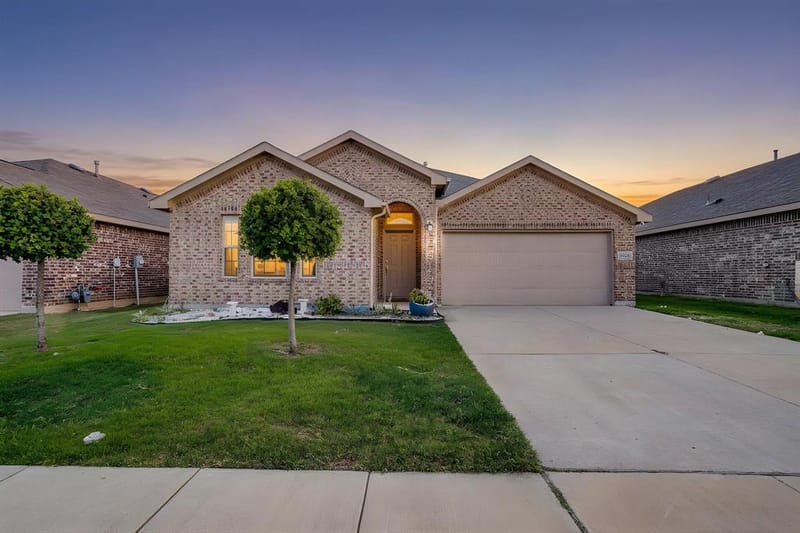 8925 Finn Lane, Fort Worth TX 76131